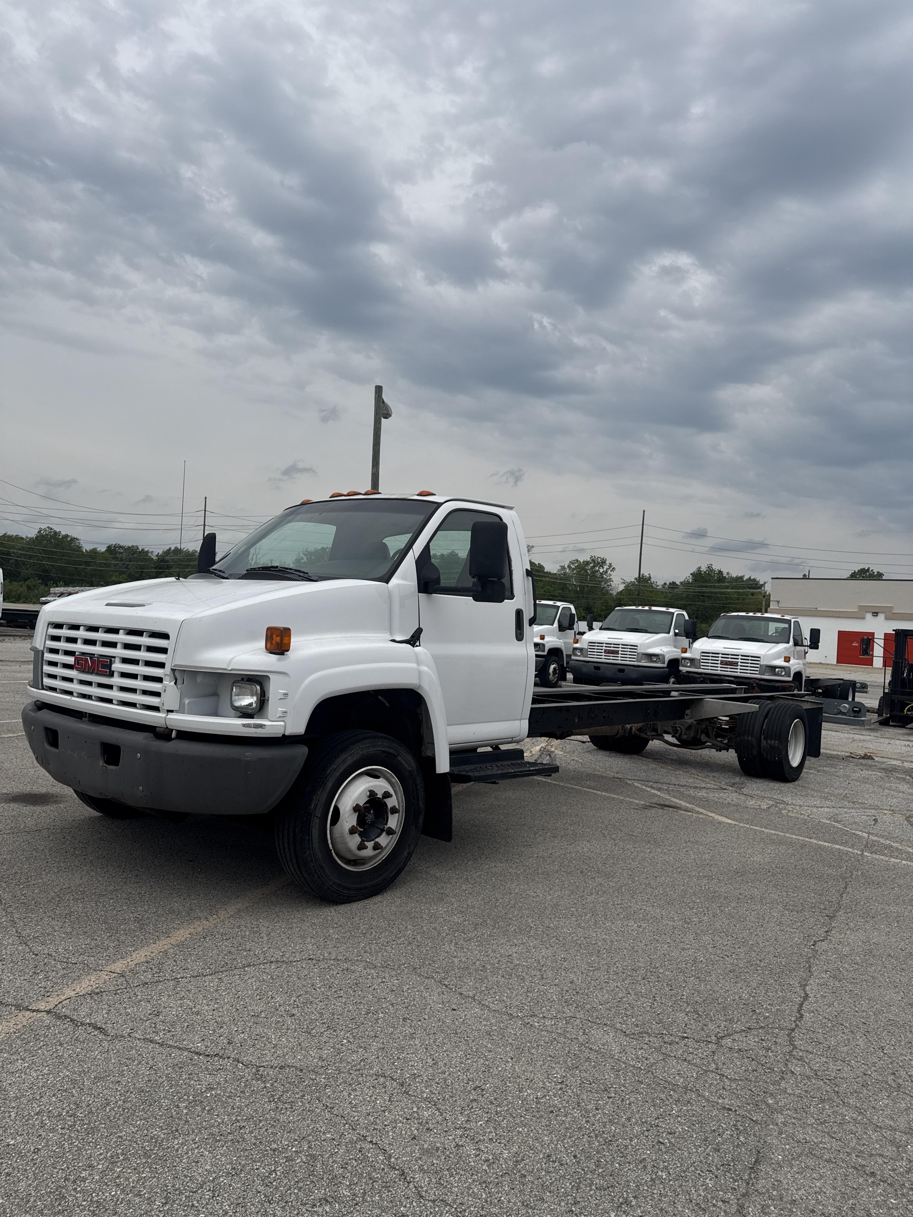 Used 2005 26 ' Cab and Chassis for sale