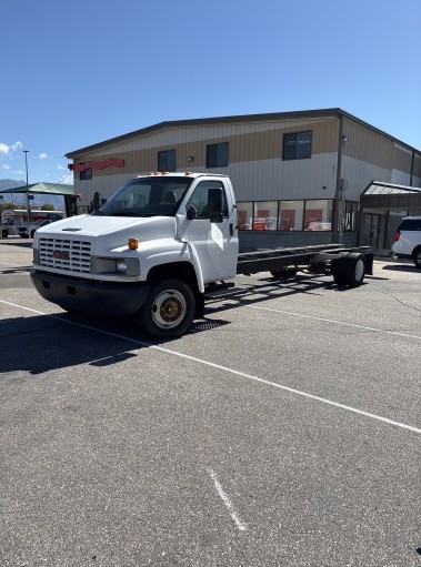 Used 2006 26 ' Cab and Chassis for sale