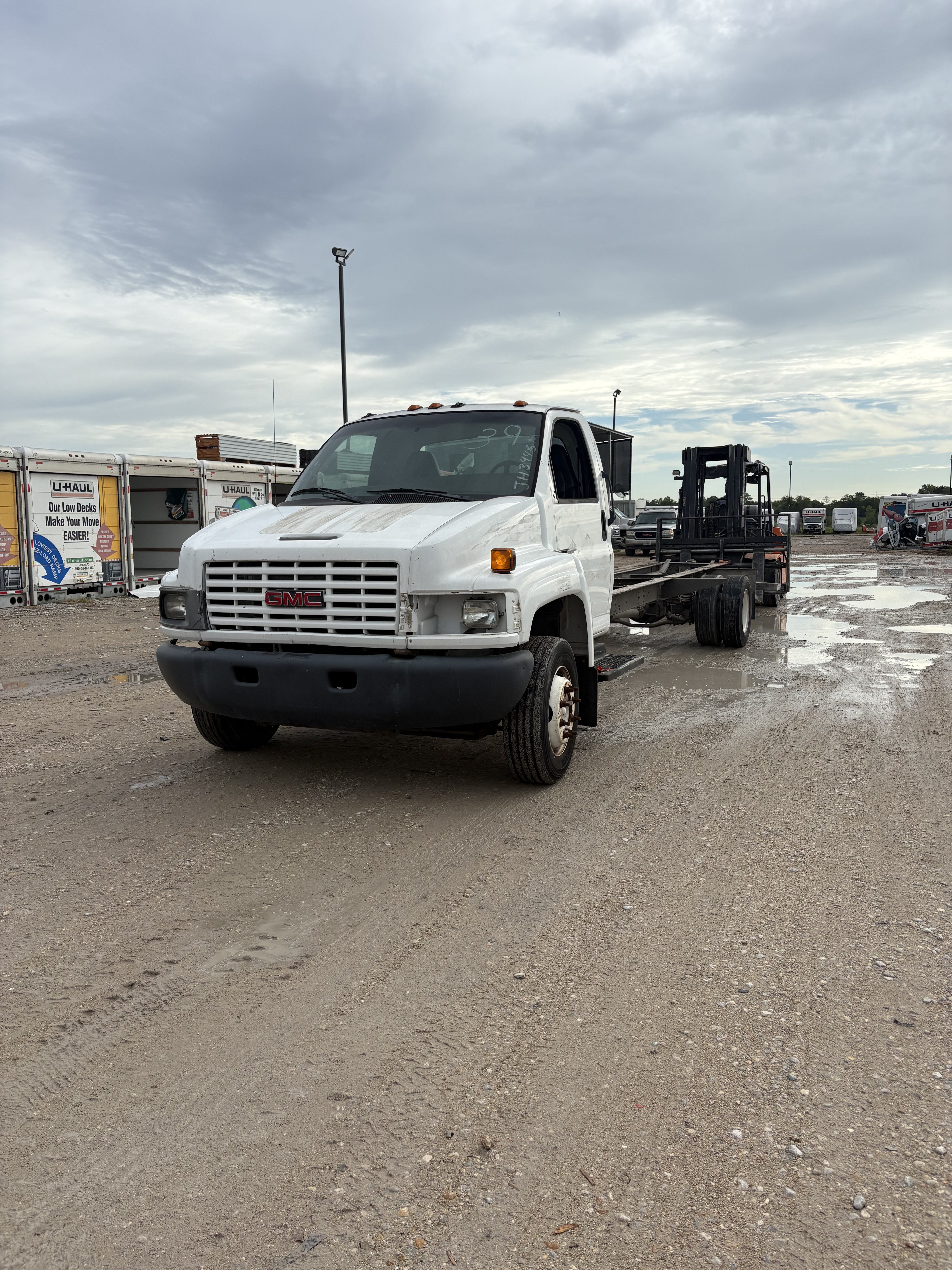 Used 2006 26 ' Cab and Chassis for sale