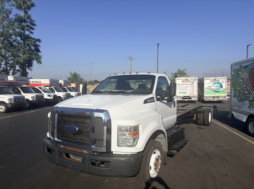 Used 2016 26 ' Cab and Chassis for sale