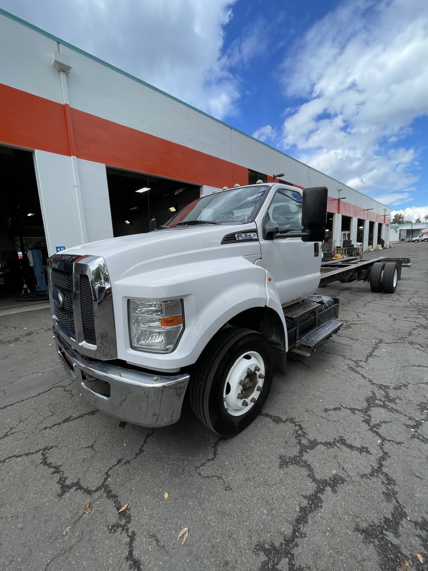 Used 2016 26 ' Cab and Chassis for sale