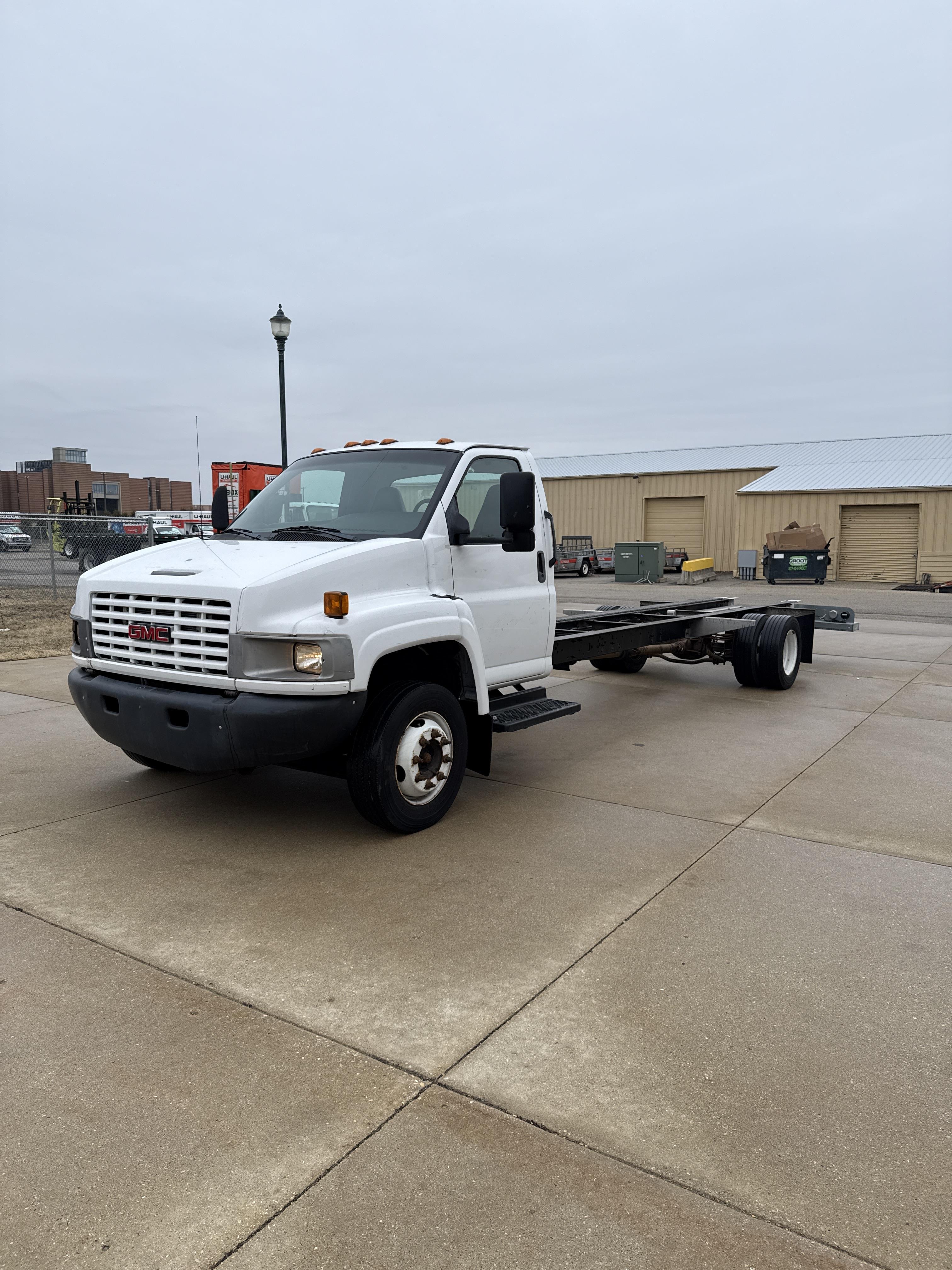 Used 2008 26 ' Cab and Chassis for sale