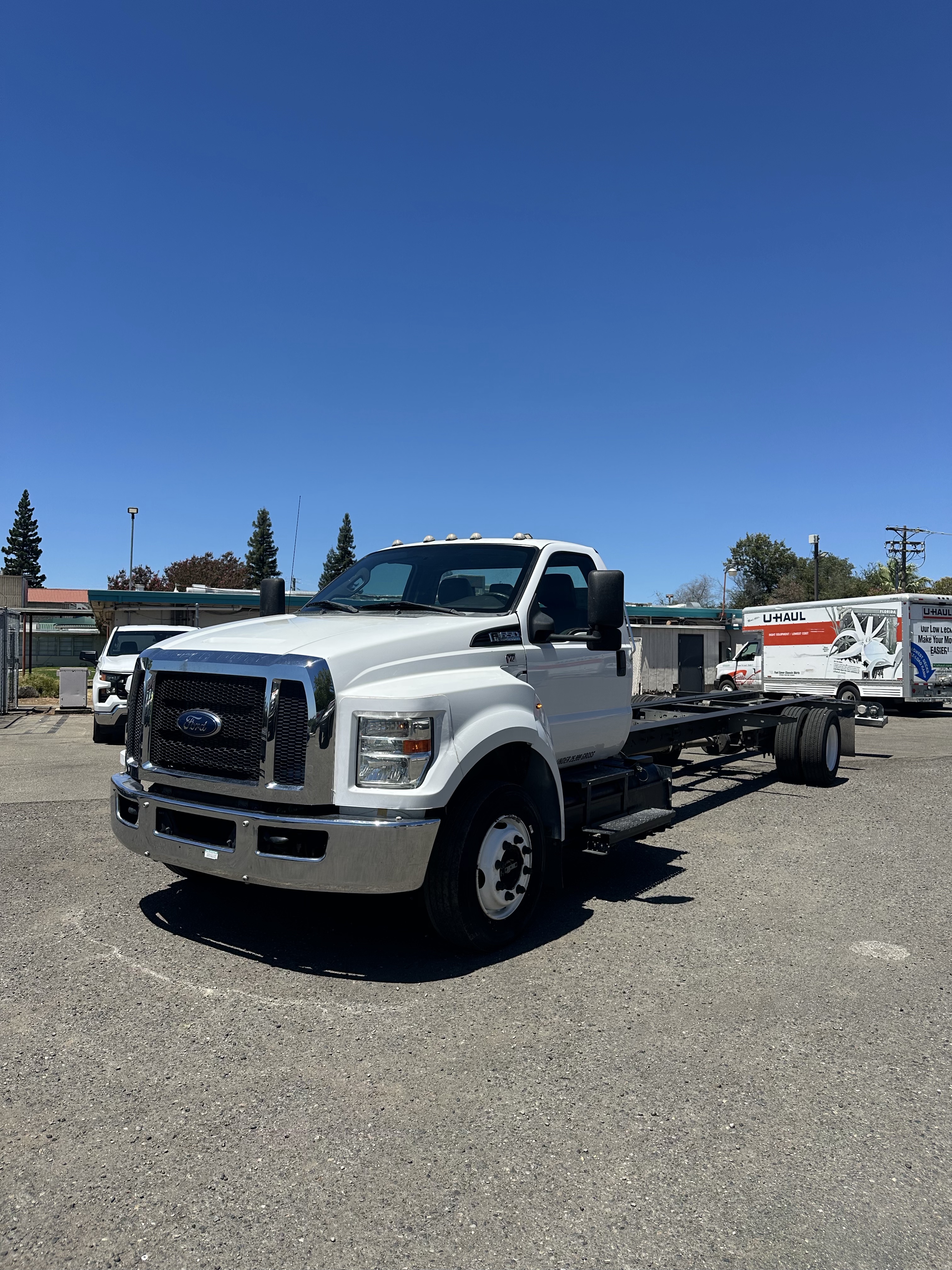 Used 2016 26 ' Cab and Chassis for sale