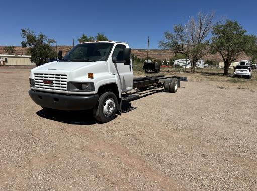 Used 2006 26 ' Cab and Chassis for sale