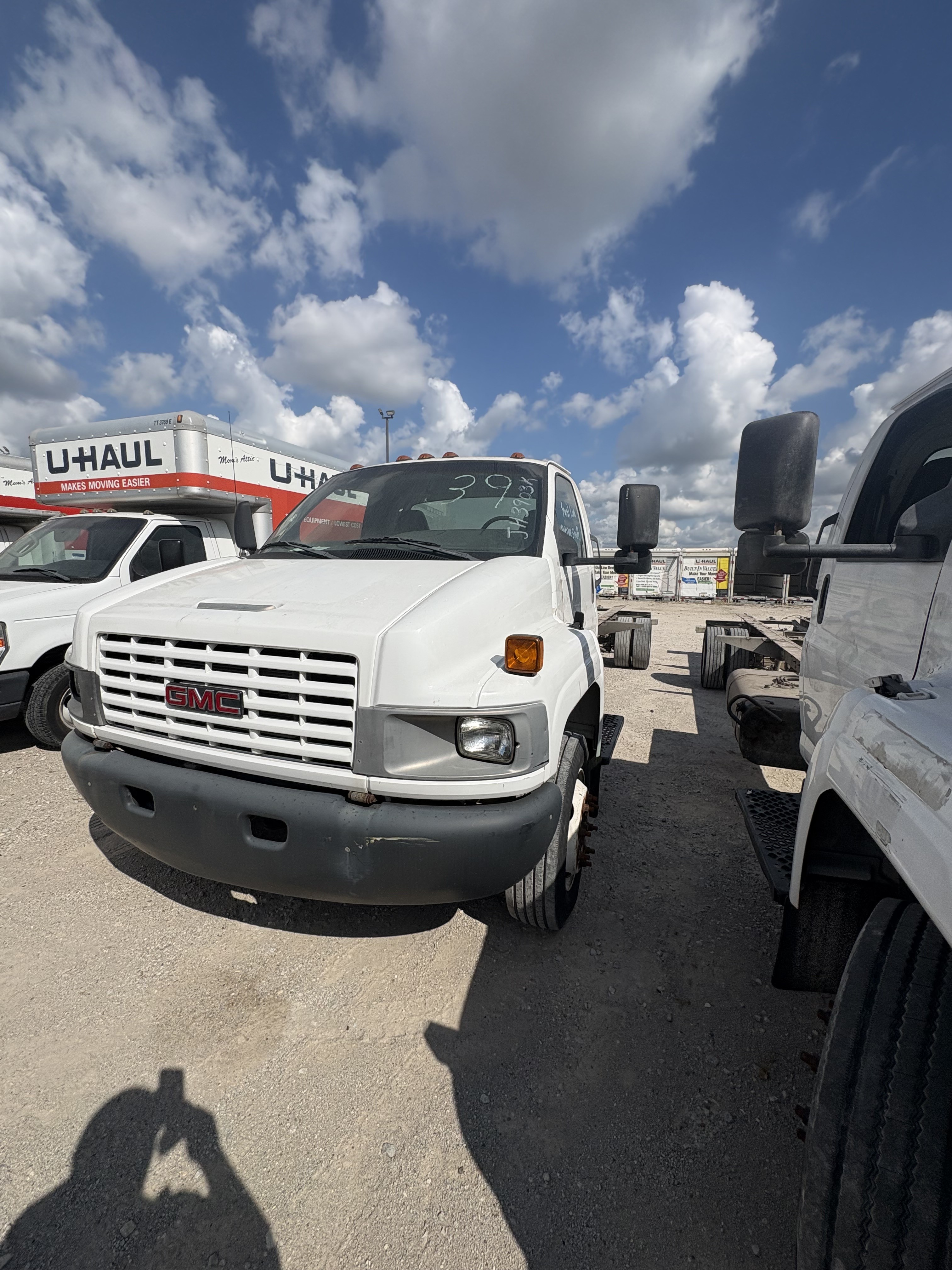 Used 2005 26 ' Cab and Chassis for sale