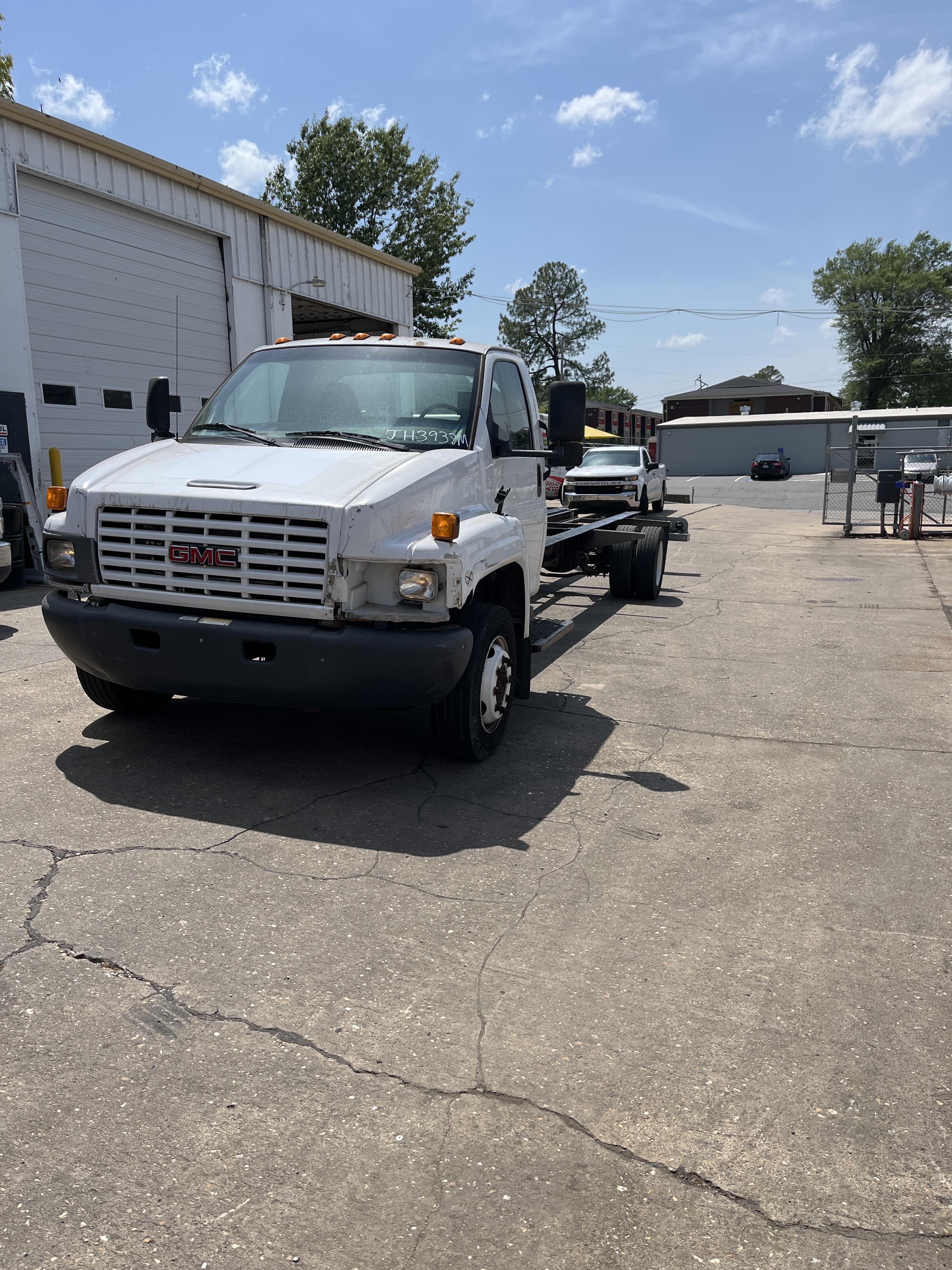 Used 2006 26 ' Cab and Chassis for sale