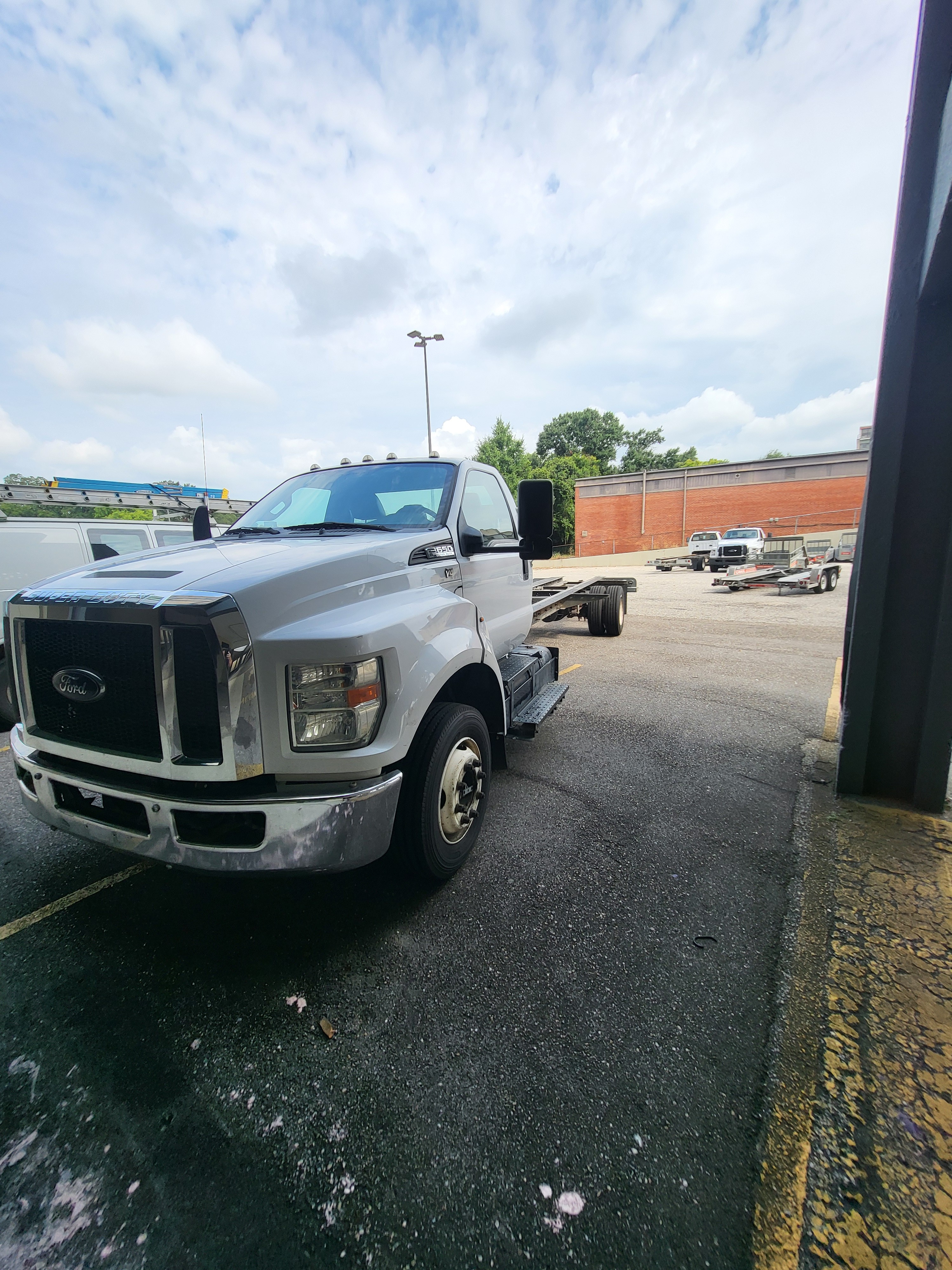 Used 2016 26 ' Cab and Chassis for sale