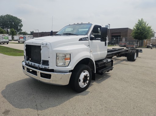 Used 2016 26 ' Cab and Chassis for sale