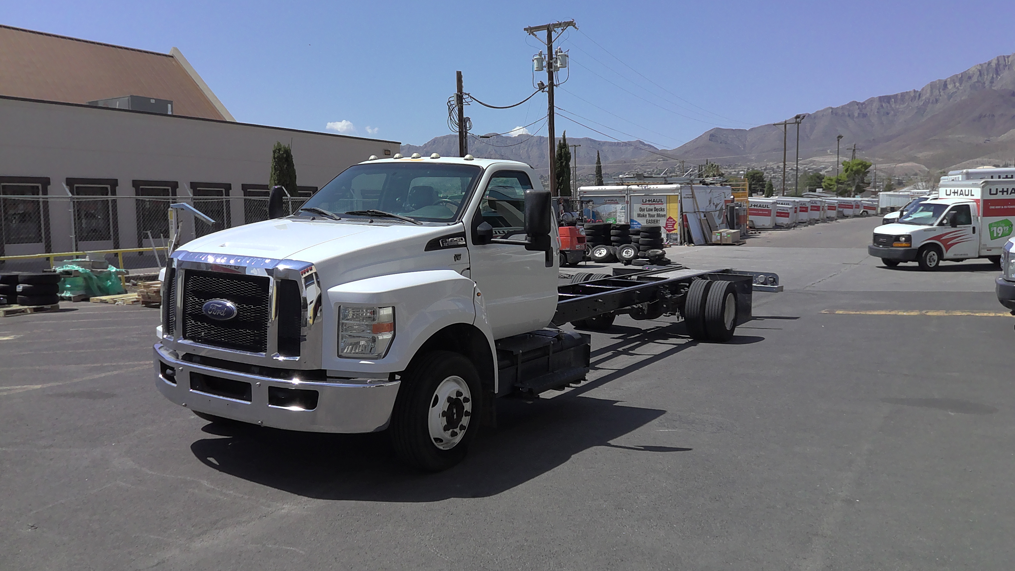 Used 2016 26 ' Cab and Chassis for sale