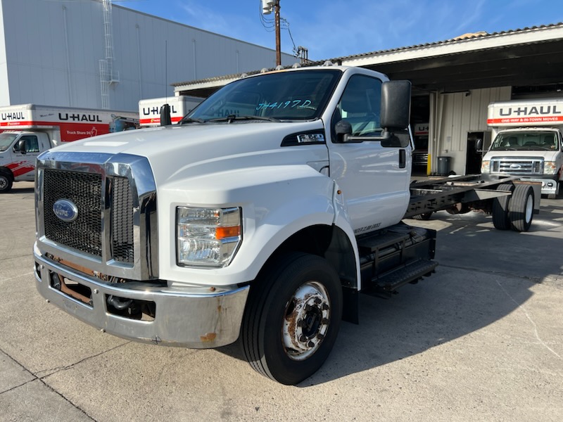 Used 2016 26 ' Cab and Chassis for sale