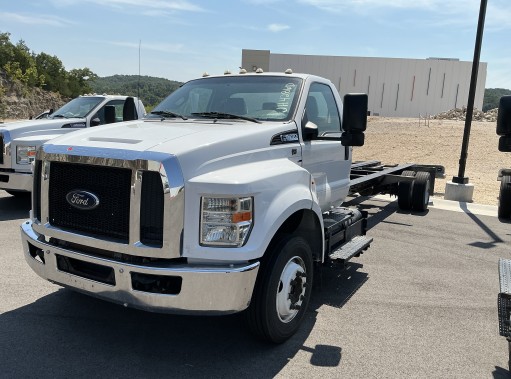 Used 2016 26 ' Cab and Chassis for sale