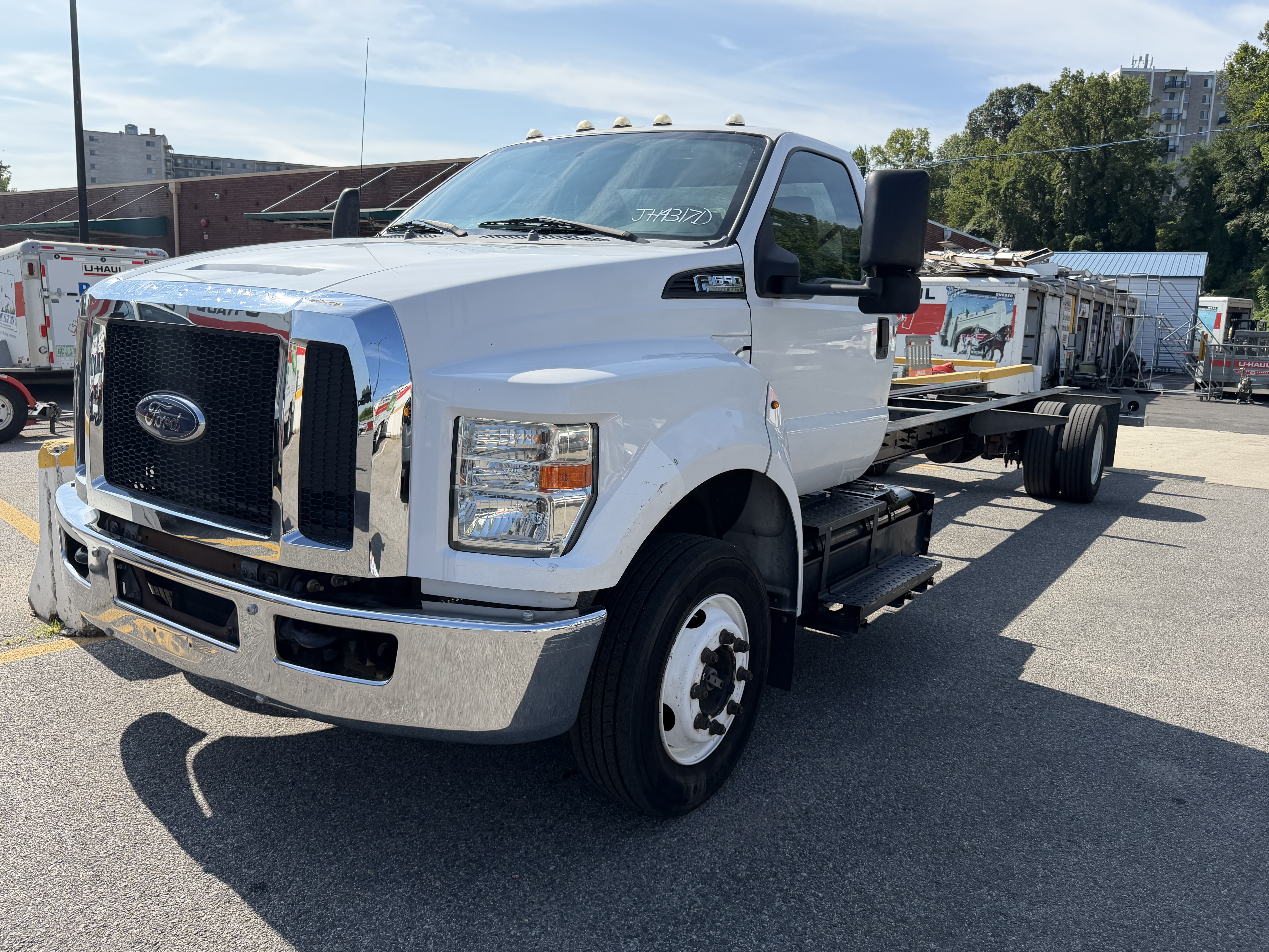 Used 2016 26 ' Cab and Chassis for sale
