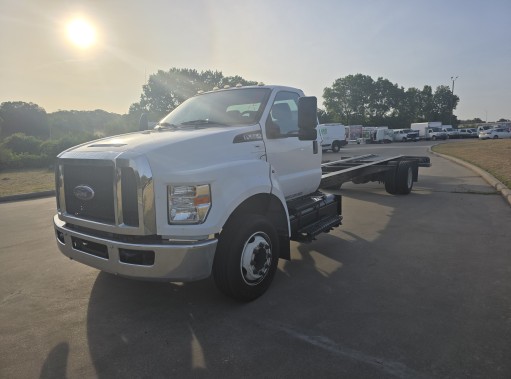 Used 2016 26 ' Cab and Chassis for sale