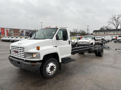 Used 2005 26 ' Cab and Chassis for sale