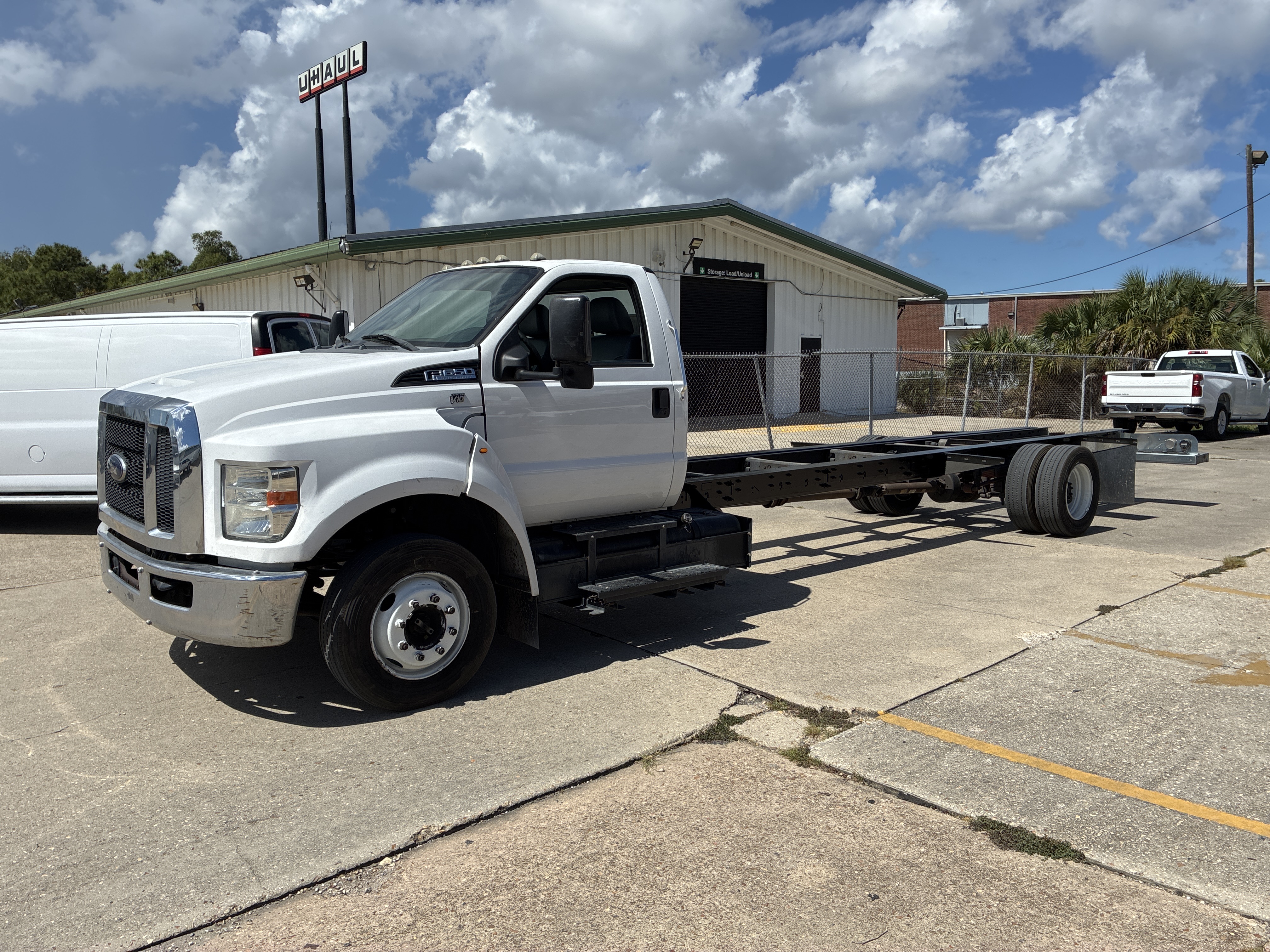 Used 2016 26 ' Cab and Chassis for sale