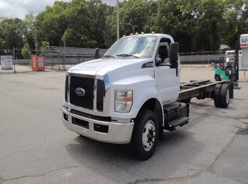 Used 2016 26 ' Cab and Chassis for sale