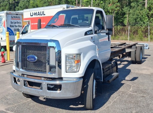 Used 2016 26 ' Cab and Chassis for sale