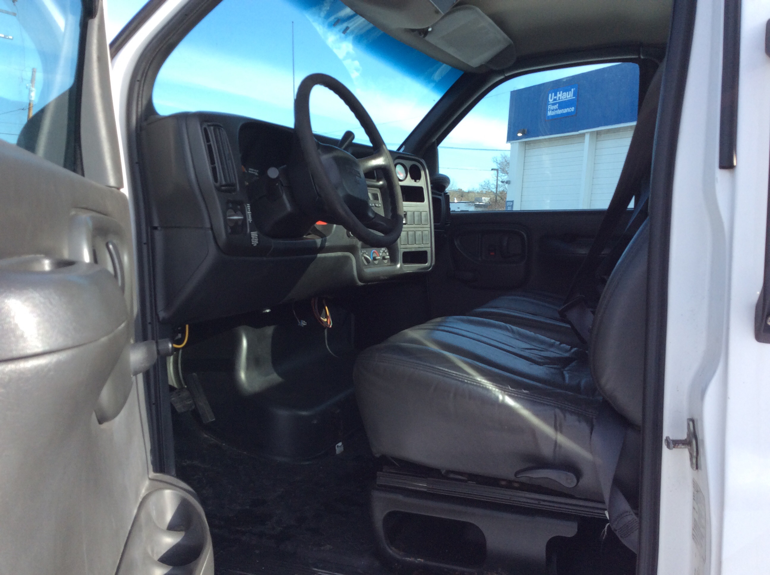 15' Uhaul Truck Interior - 6tt3w74