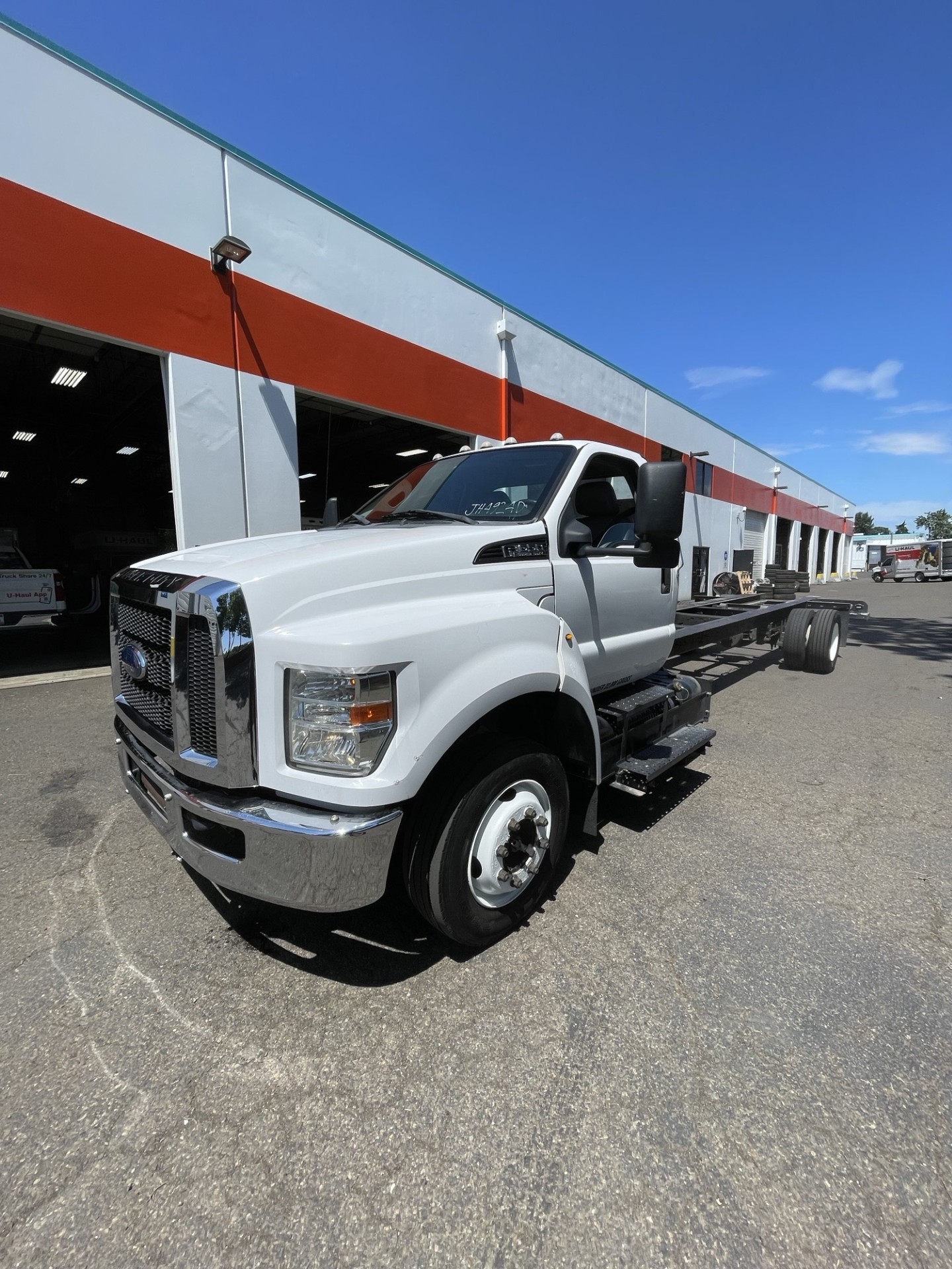 Used 2016 26 ' Cab and Chassis for sale