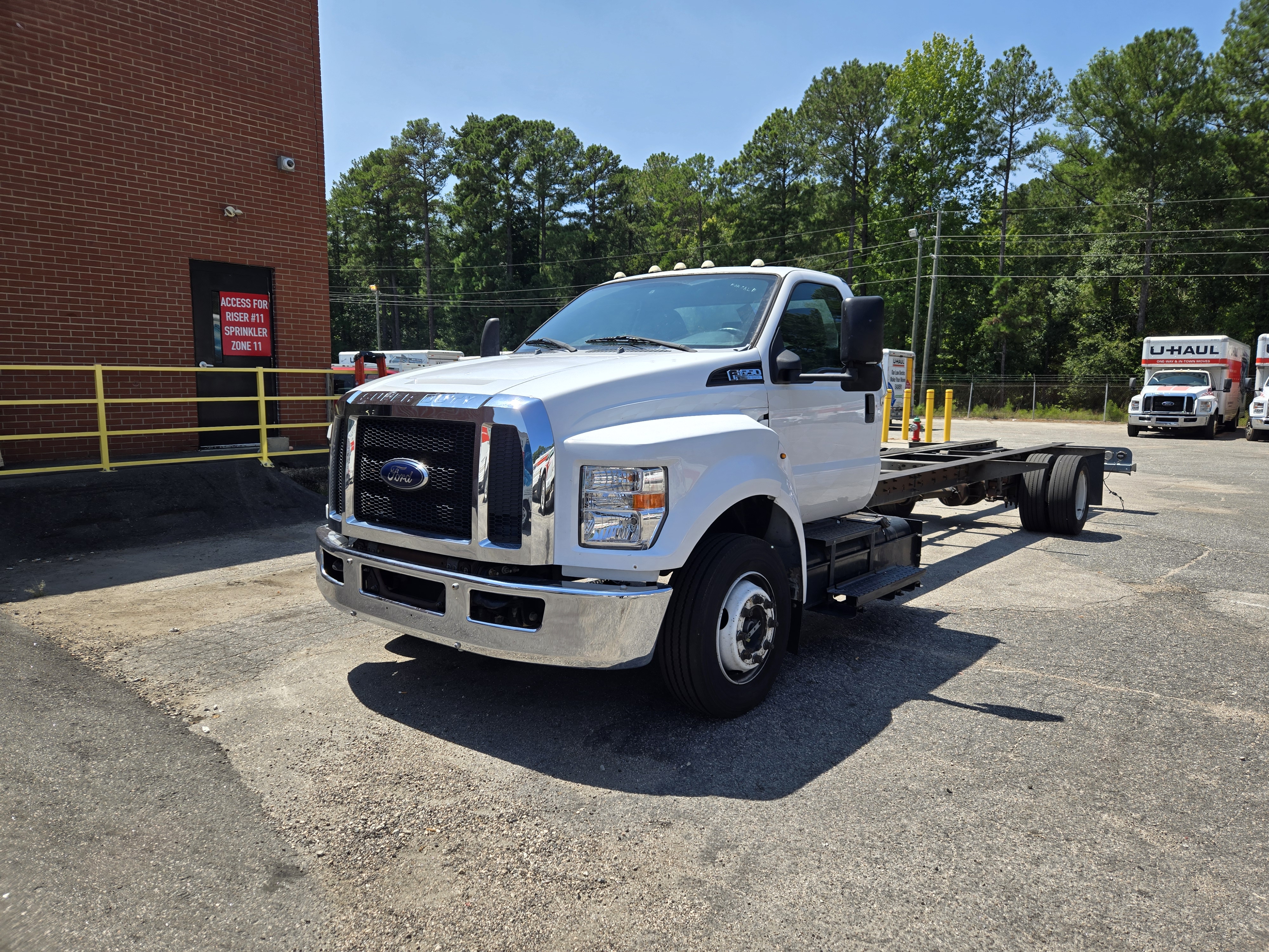 Used 2016 26 ' Cab and Chassis for sale