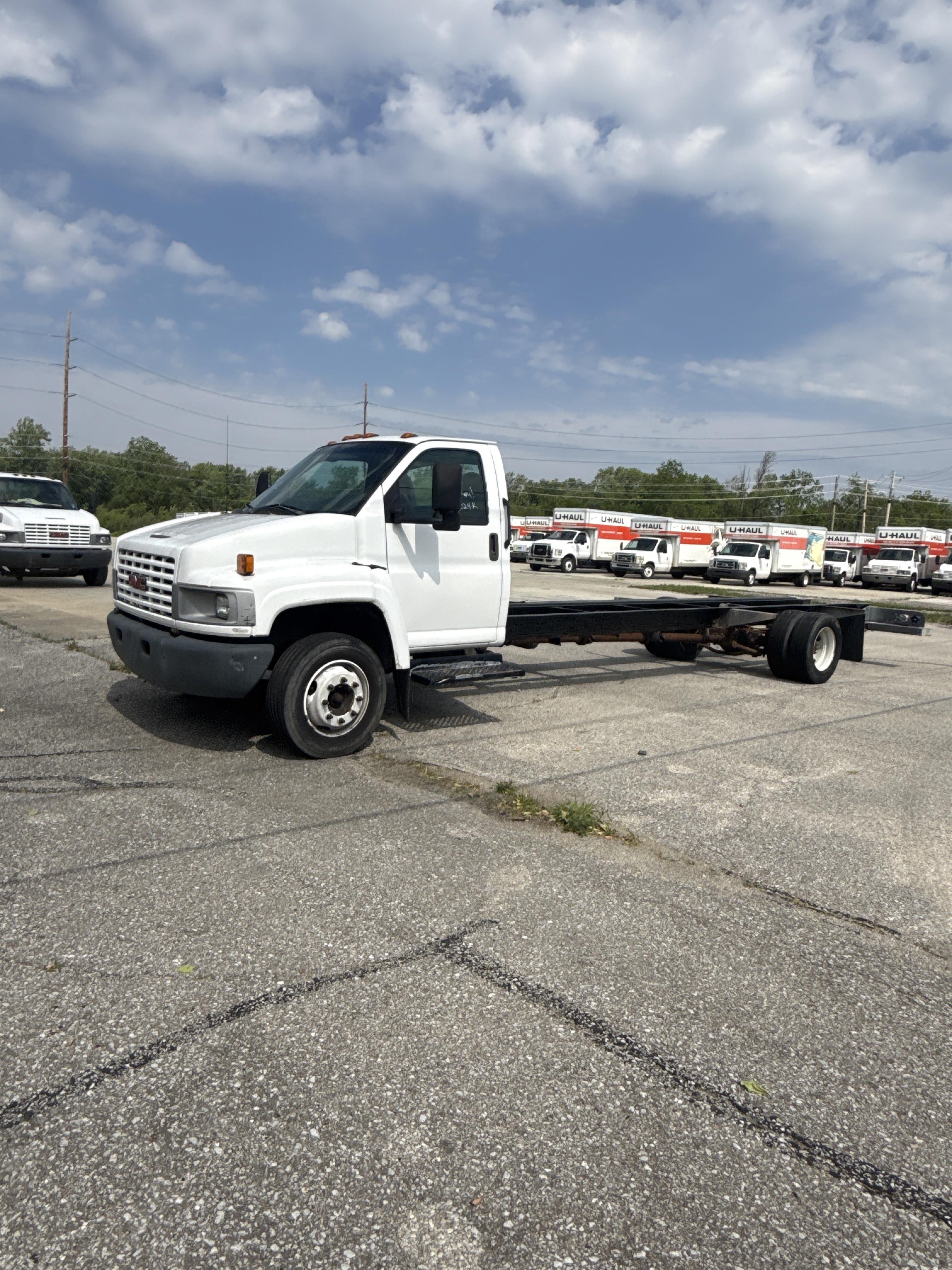 Used 2005 26 ' Cab and Chassis for sale