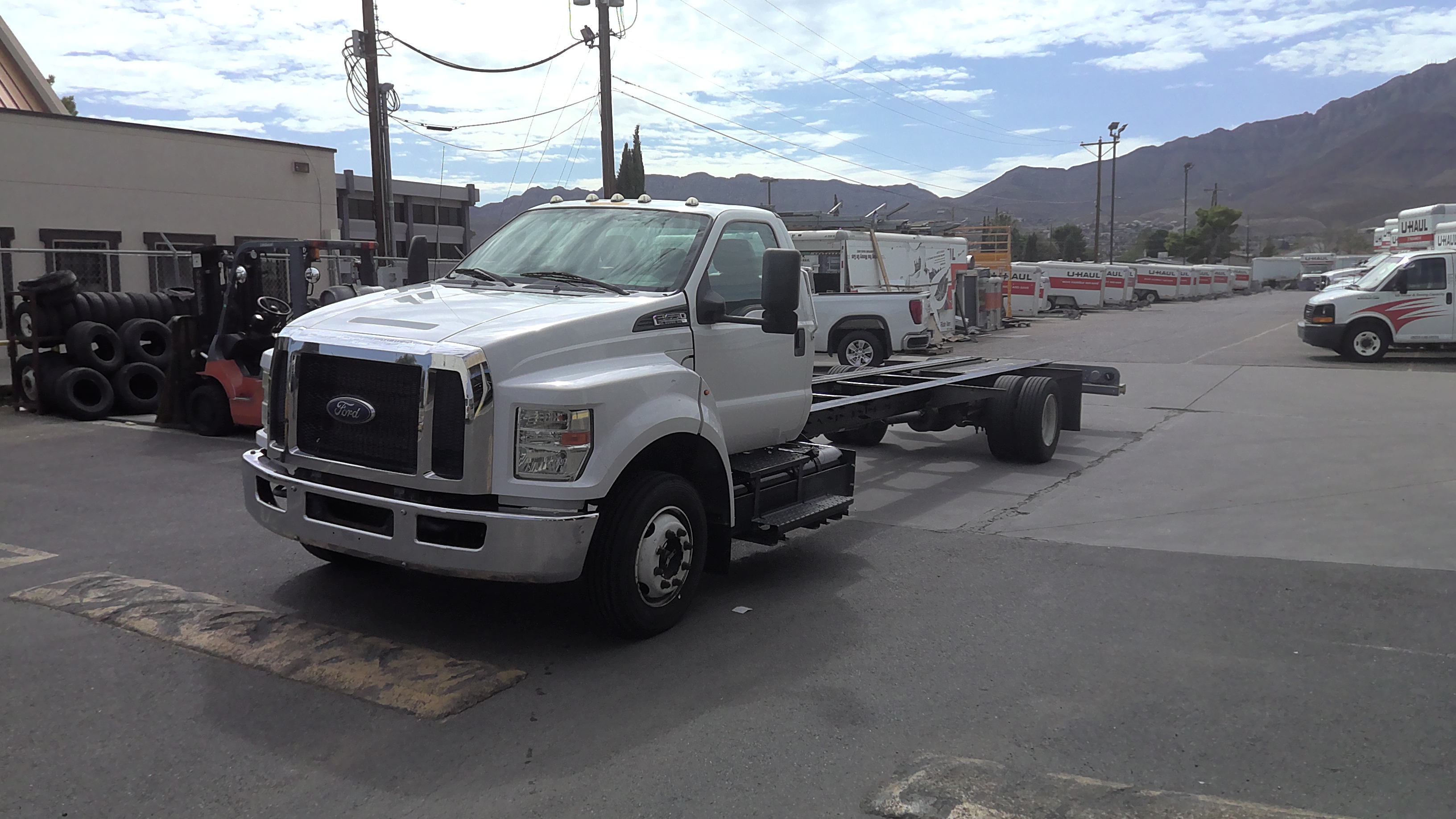 Used 2016 26 ' Cab and Chassis for sale