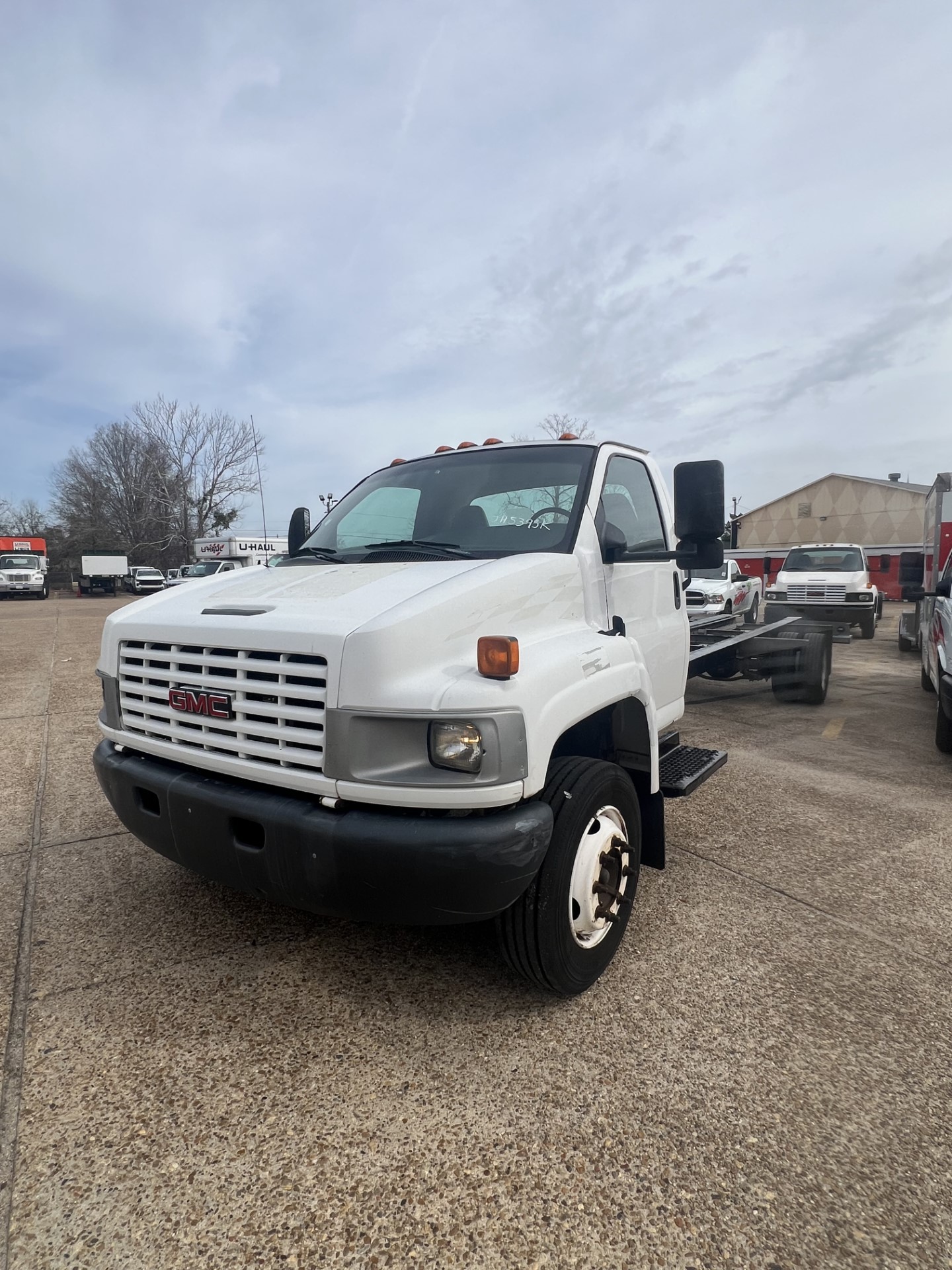 Used 2005 26 ' Cab and Chassis for sale