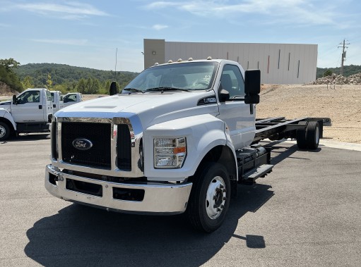 Used 2016 26 ' Cab and Chassis for sale