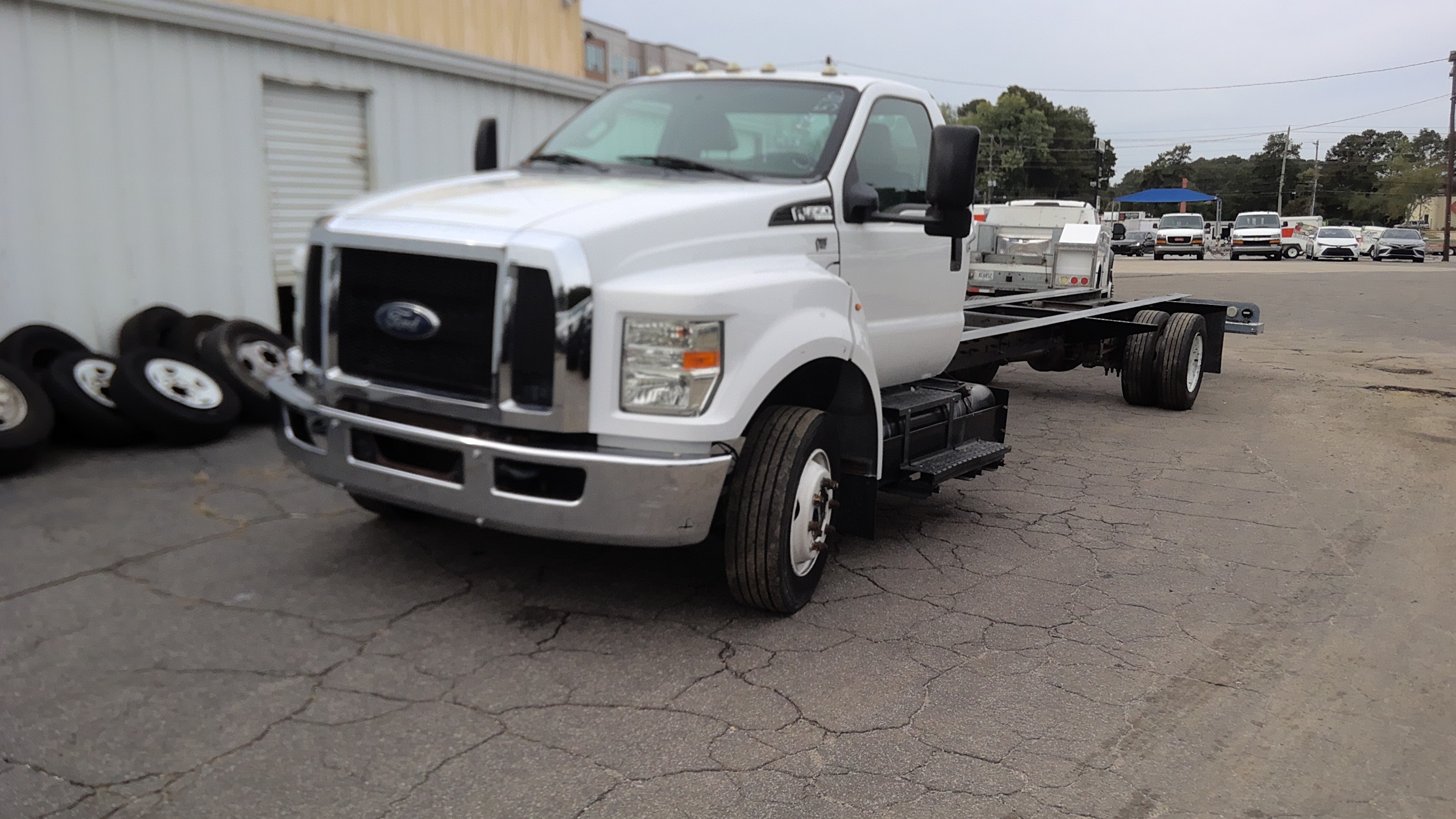 Used 2016 26 ' Cab and Chassis for sale