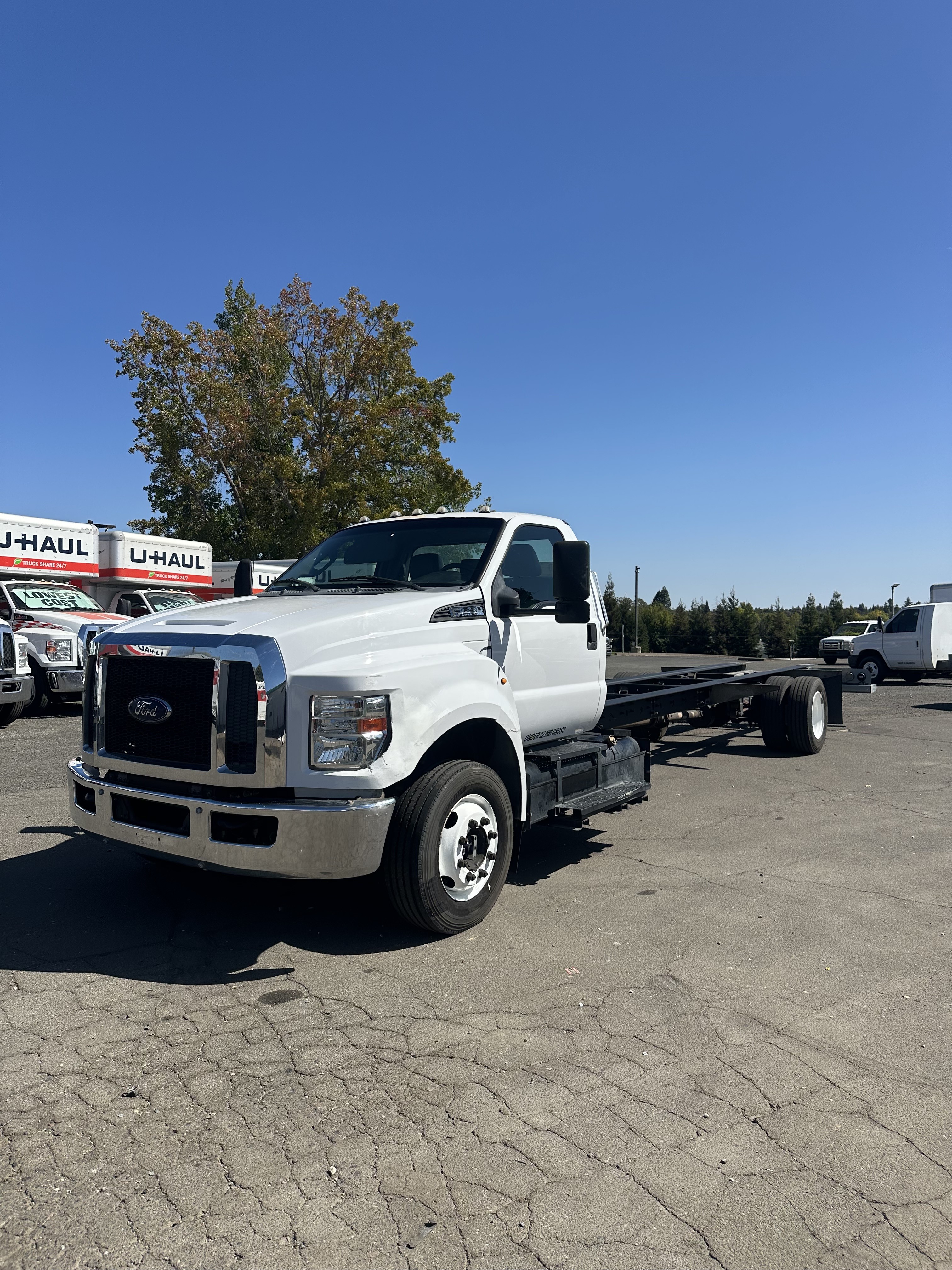 Used 2016 26 ' Cab and Chassis for sale