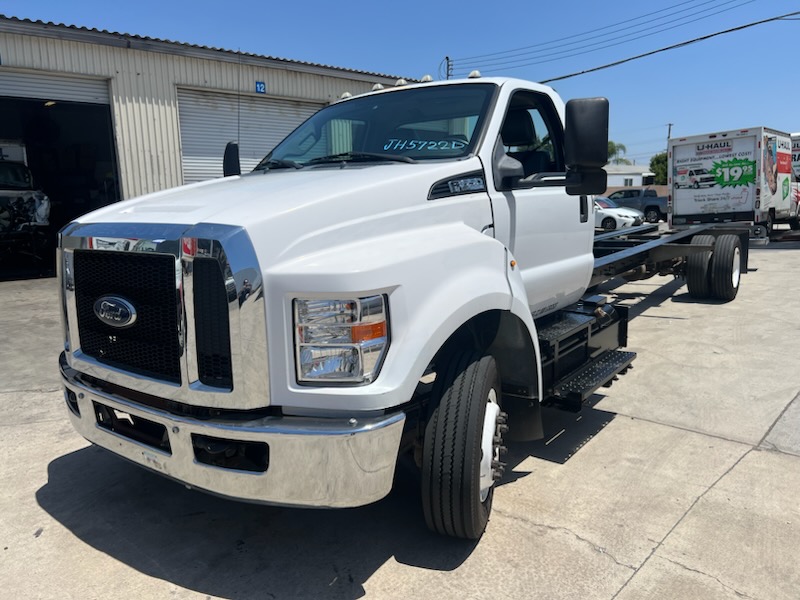 Used 2016 26 ' Cab and Chassis for sale