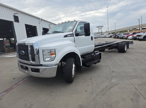 Used 2016 26 ' Cab and Chassis for sale