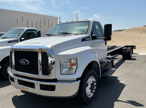 Used 2016 26 ' Cab and Chassis for sale