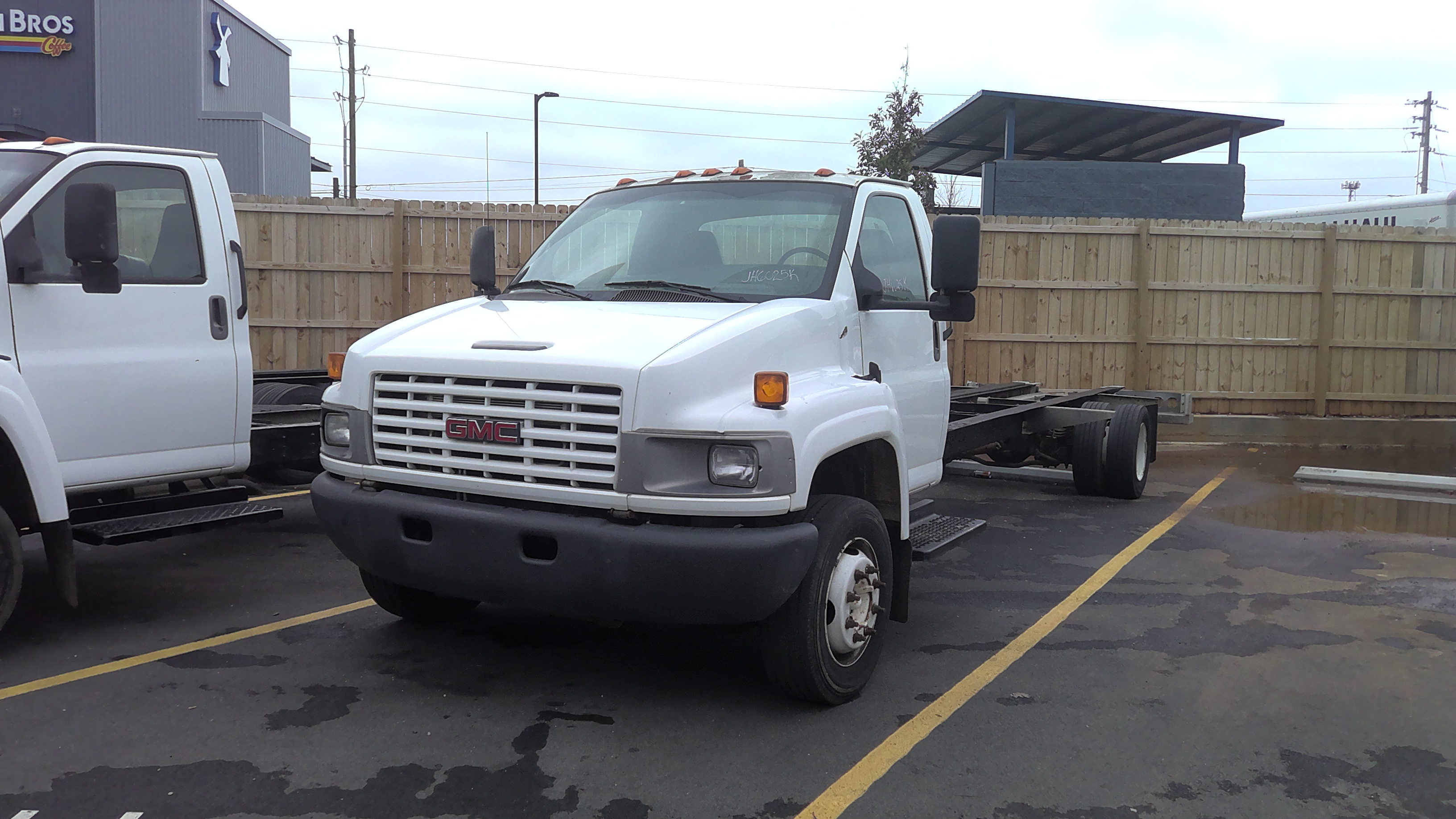 Used 2005 26 ' Cab and Chassis for sale