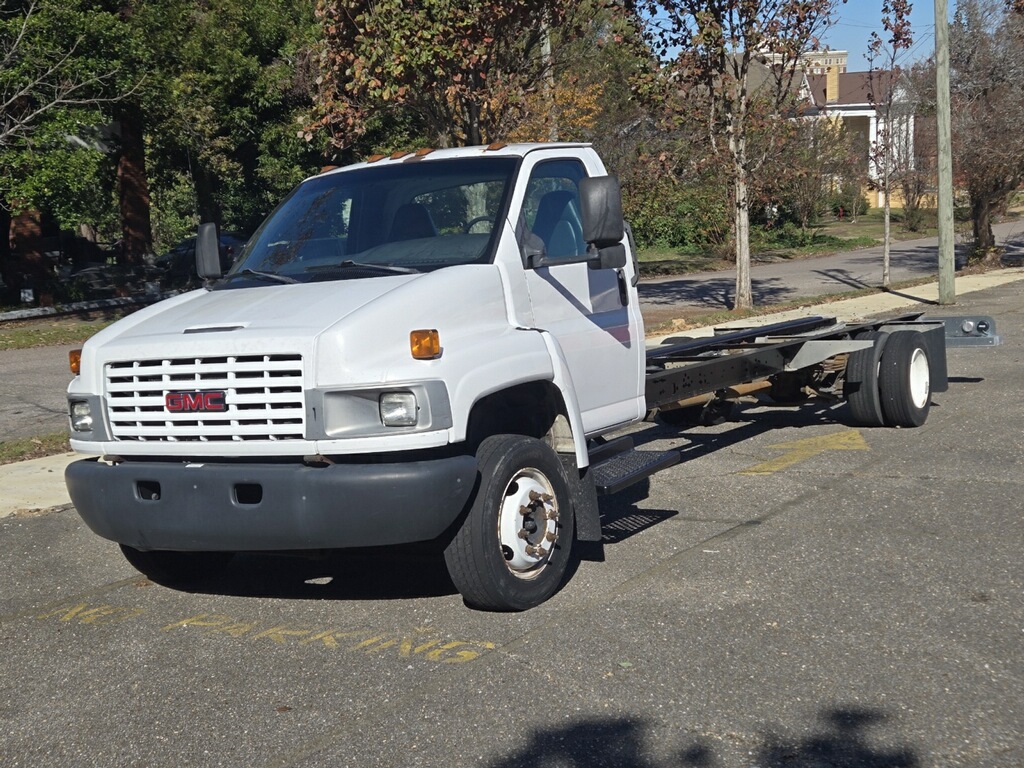 Used 2005 26 ' Cab and Chassis for sale