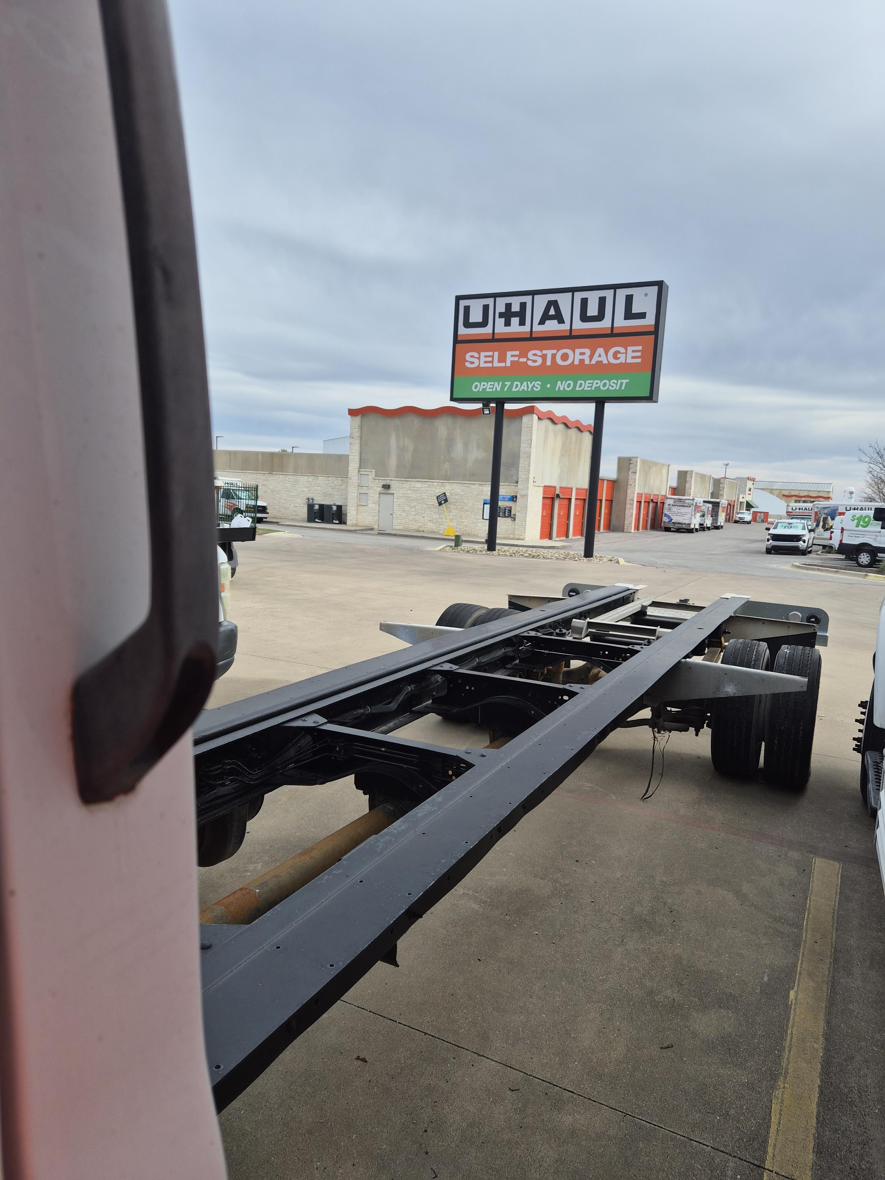 Used 2005 26 ' Cab and Chassis for sale
