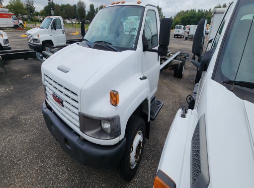 Used 2005 26 ' Cab and Chassis for sale