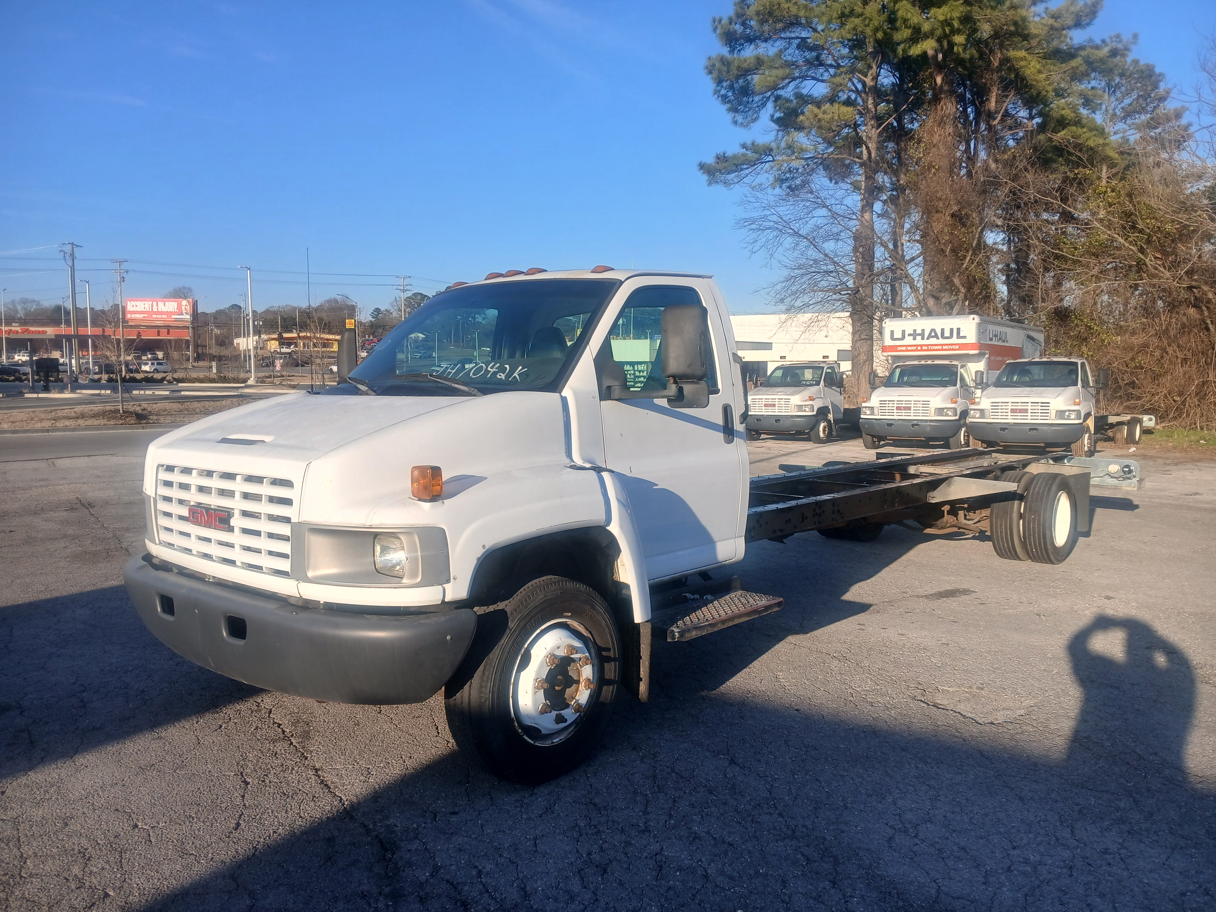 Used 2005 26 ' Cab and Chassis for sale