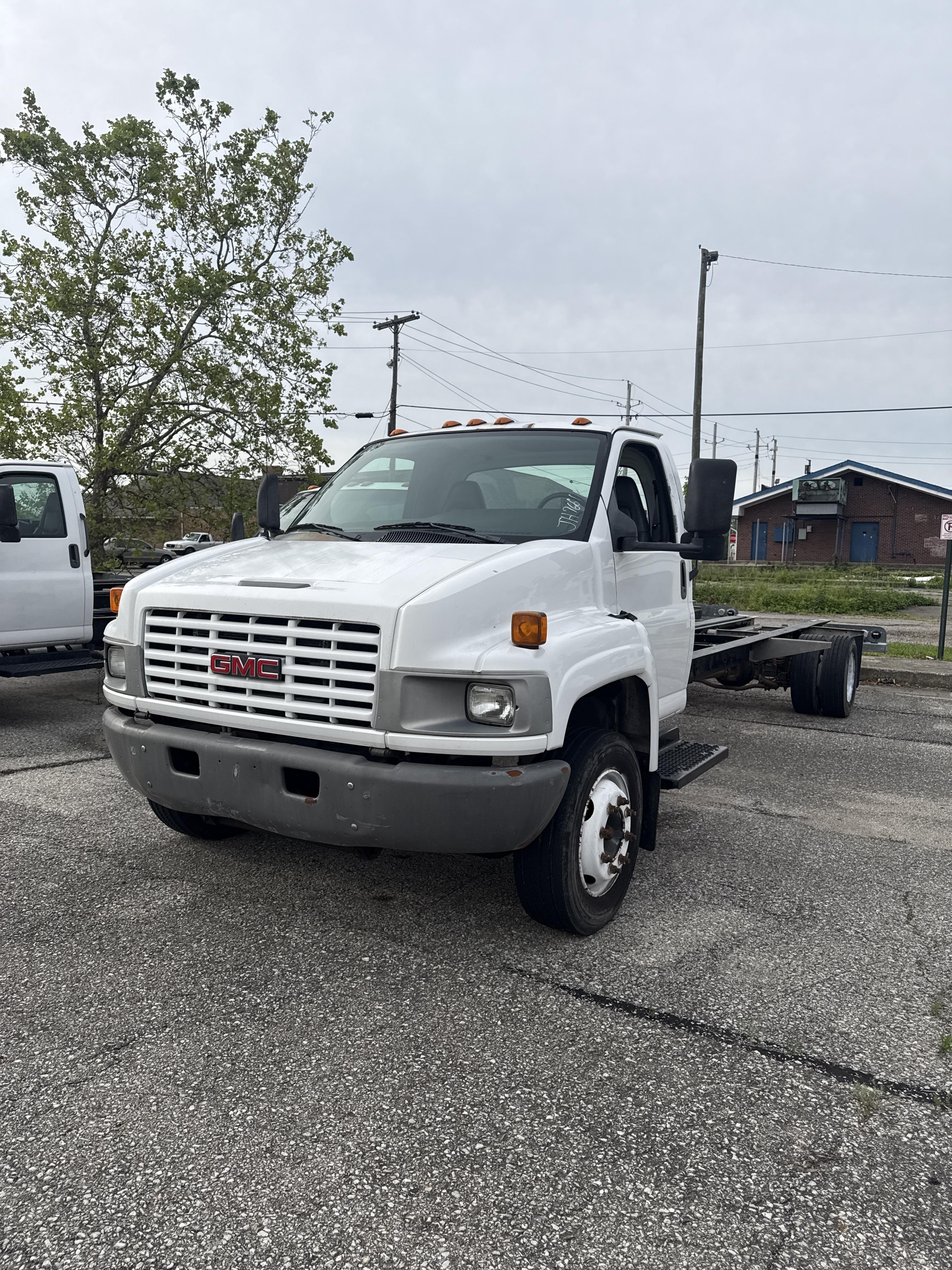 Used 2005 26 ' Cab and Chassis for sale