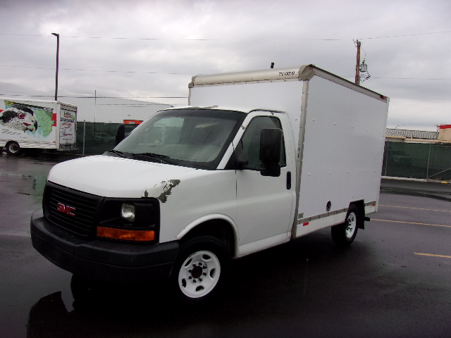 Camión con caja de 201110 ft usado a la venta