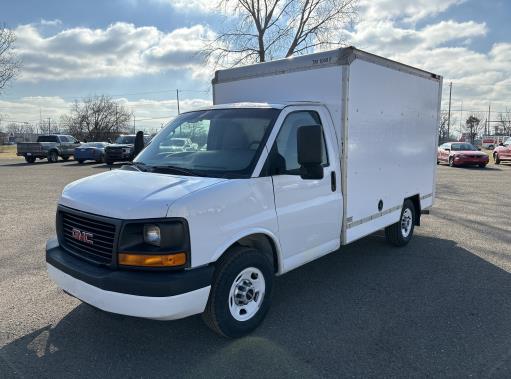 Camion usagé avec fourgon 2012 10 pi à vendre