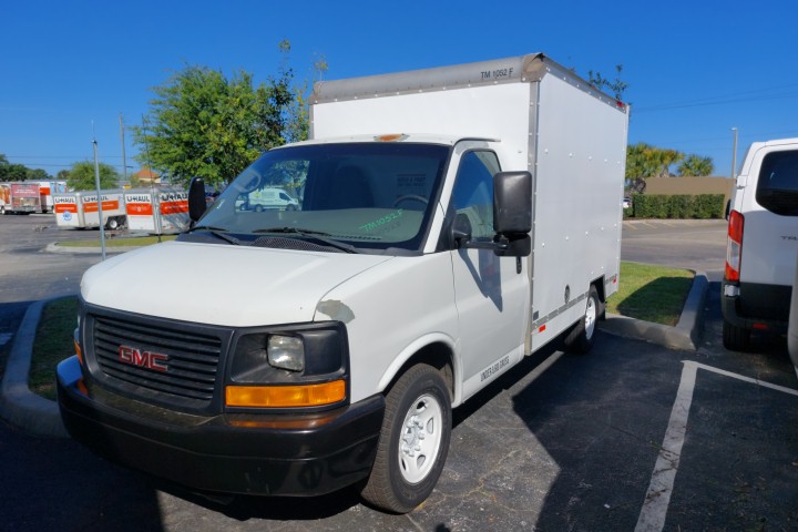 Camion usagé avec fourgon 2012 10 pi à vendre