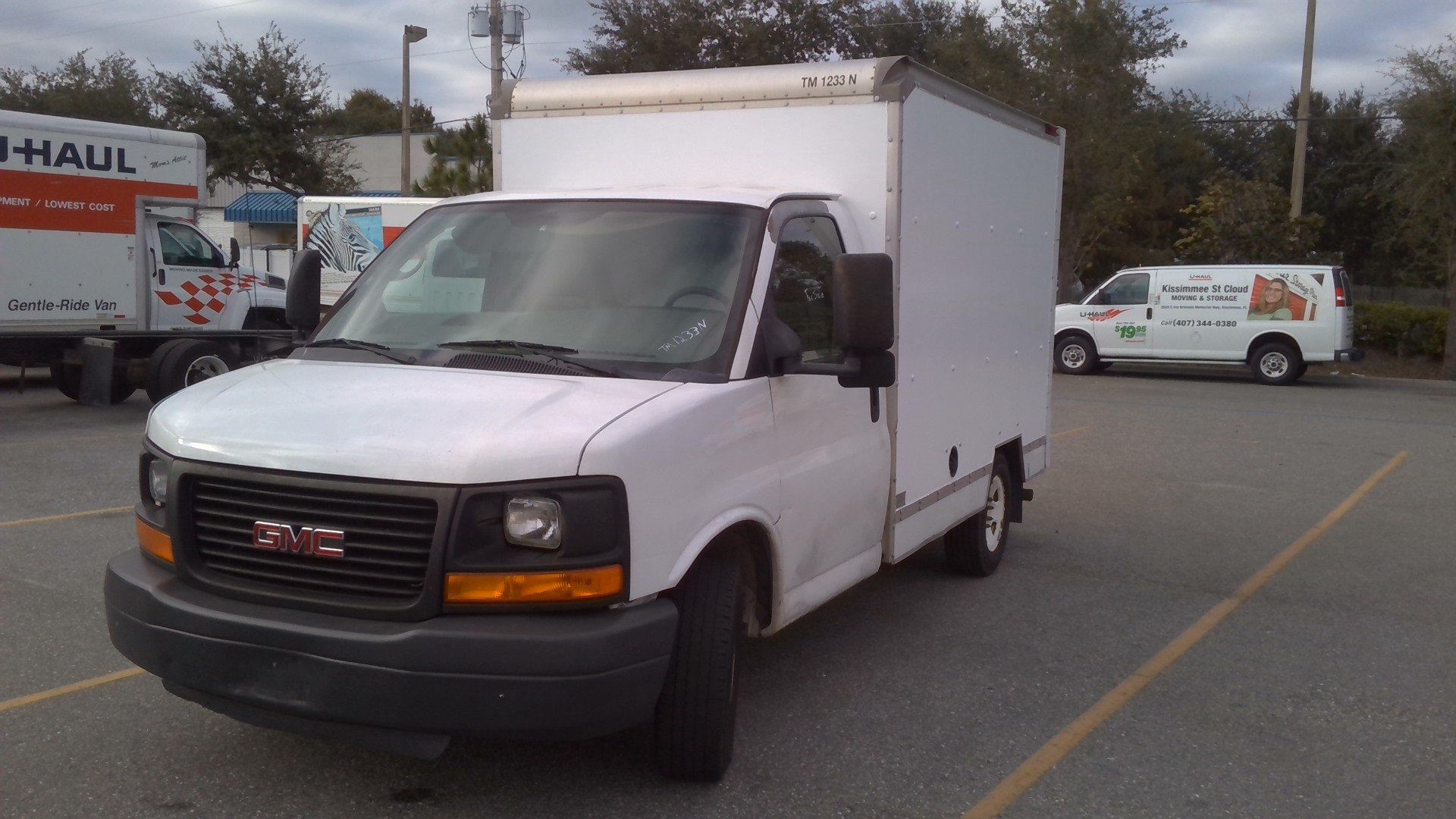 Camion usagé avec fourgon 2011 10 pi à vendre