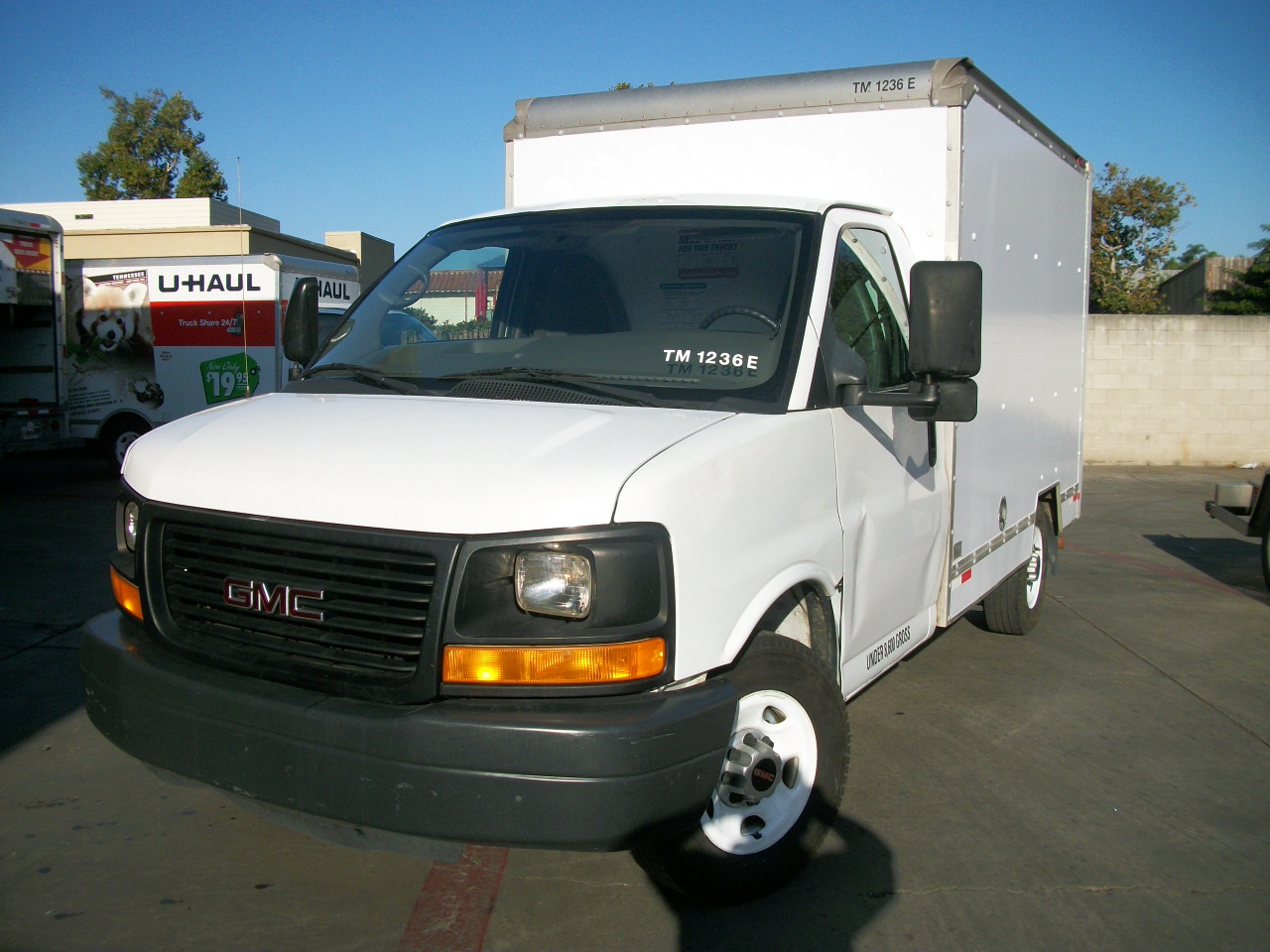 Used 2013 10 ' Box Truck for sale