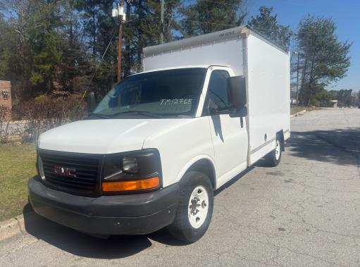 Camion usagé avec fourgon 2013 10 pi à vendre