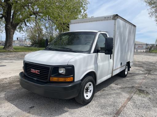 Camión con caja de 201310 ft usado a la venta