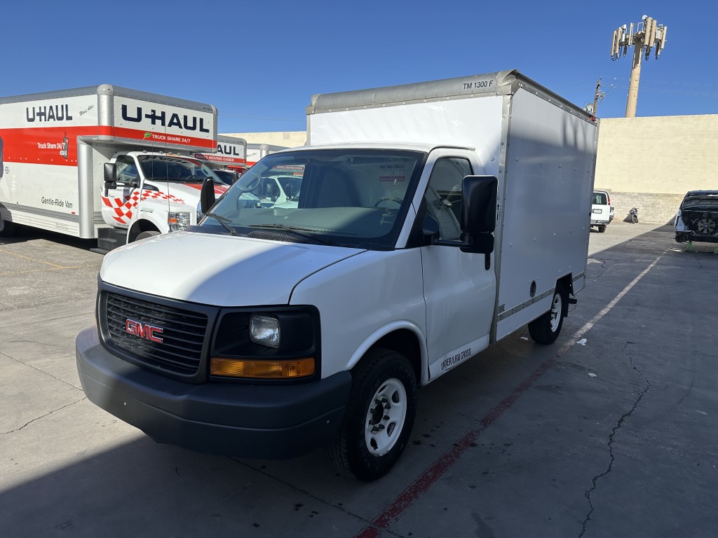 Camión con caja de 201210 ft usado a la venta
