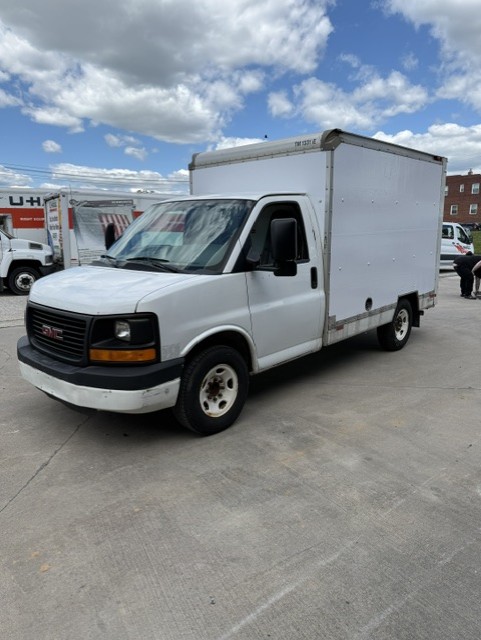 Used 2013 10 ' Box Truck for sale