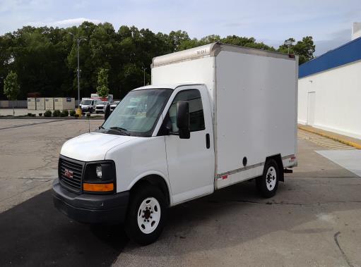 Camion usagé avec fourgon 2013 10 pi à vendre