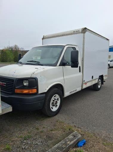 Used 2011 10 ' Box Truck for sale